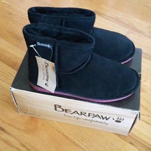New Bearpaw Suede ankle booties